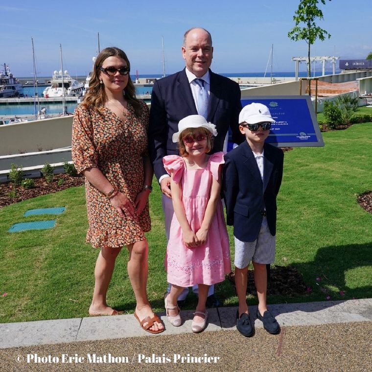 La familia real, sin la princesa. Foto: Facebook NIRP Internacional