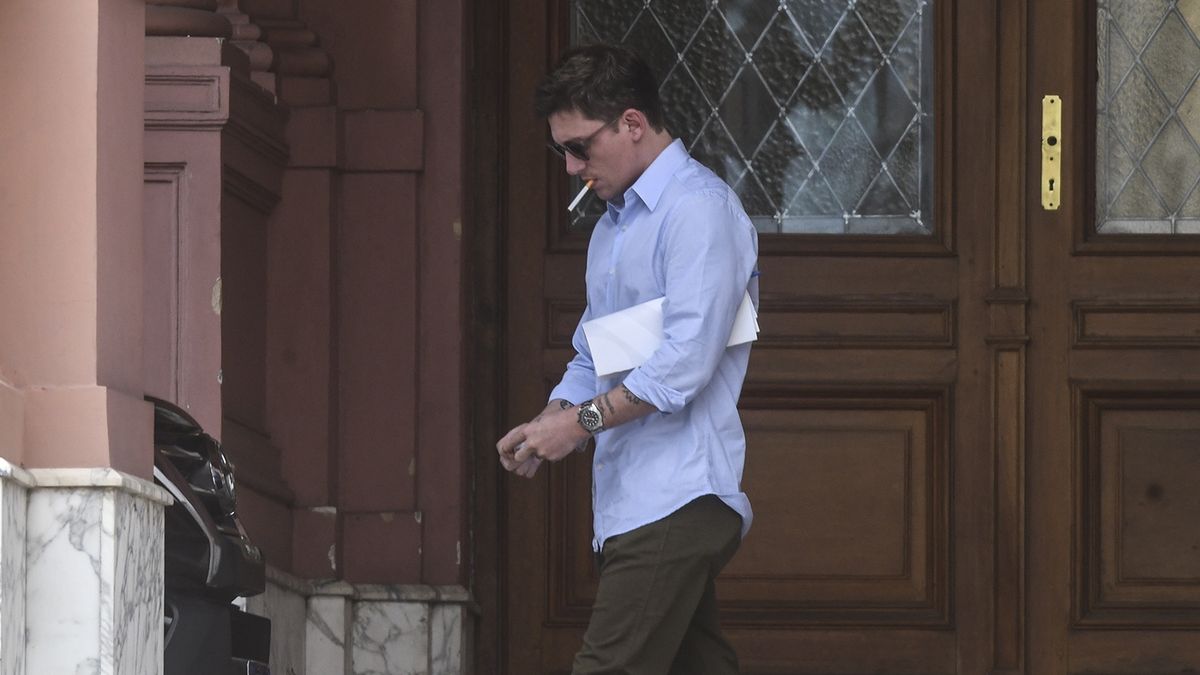 ¿Y si te llama Javier?: las dudas sobre Santiago Caputo en el Gabinete y la relación con Mauricio Macri