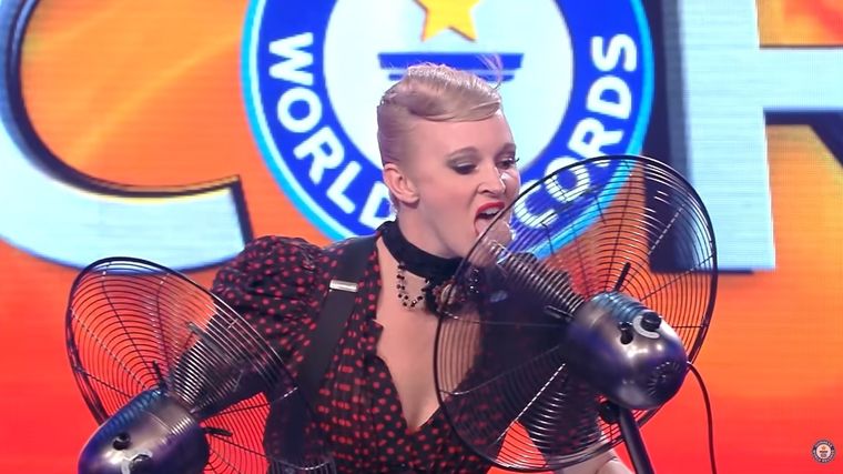 El récord de detener ventiladores eléctricos con la lengua es muy disputado. Foto: Captura de pantalla