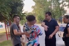 El policía lo agredió por la vestimenta que llevaba