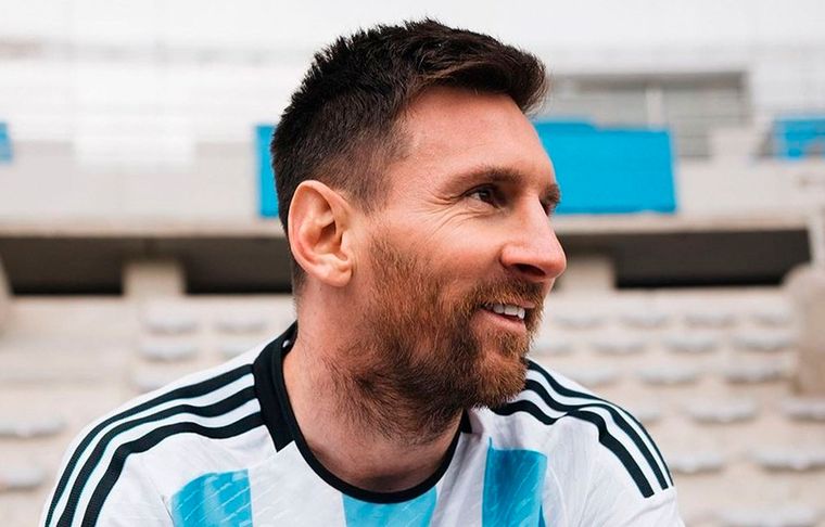 Lionel Messi La Selección argentina presentó su nueva camiseta. Foto: Argentina