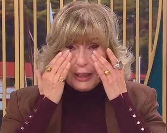 La conductora no pudo aguantar las lágrimas.&nbsp;