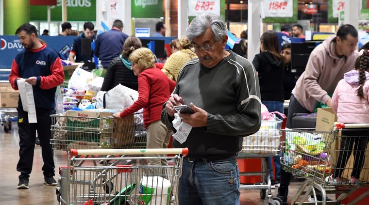 La inflación es la principal urgencia que deberá atender el próximo presidente. Foto: ALF PONCE MERCADO / MDZ