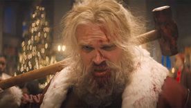Foto: https://people.com/movies/violent-night-trailer-david-harbour-john-leguizamo-beverly-dangelo/