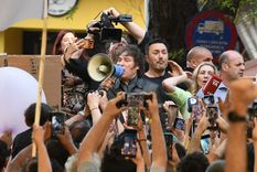 En medio de un caos, Milei realizó una rápida recorrida por el centro de Mendoza