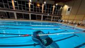 Un automóvil terminó dentro de una piscina municipal con una mujer y su hija a bordo al sur de Francia. Un automóvil terminó dentro de una piscina municipal con una mujer y su hija a bordo al sur de Francia.
