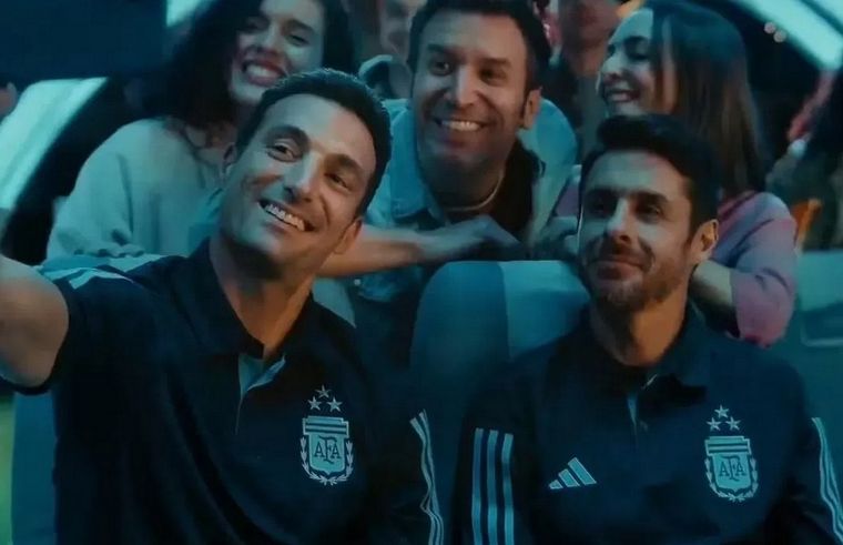 El cuerpo técnico de la Scaloneta es protagonista del nuevo video de seguridad de Aerolíneas Argentinas Foto: Captura de video