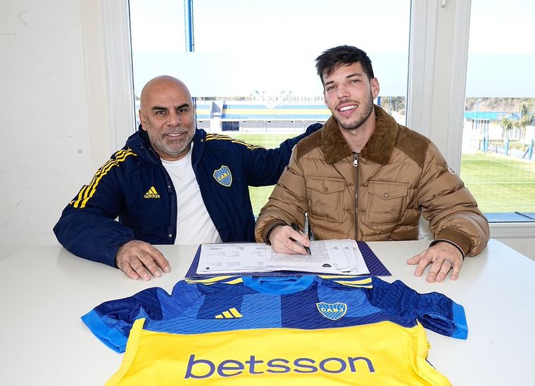 Martegani firmó contrato con Boca. Foto: @BocaJrsOficial