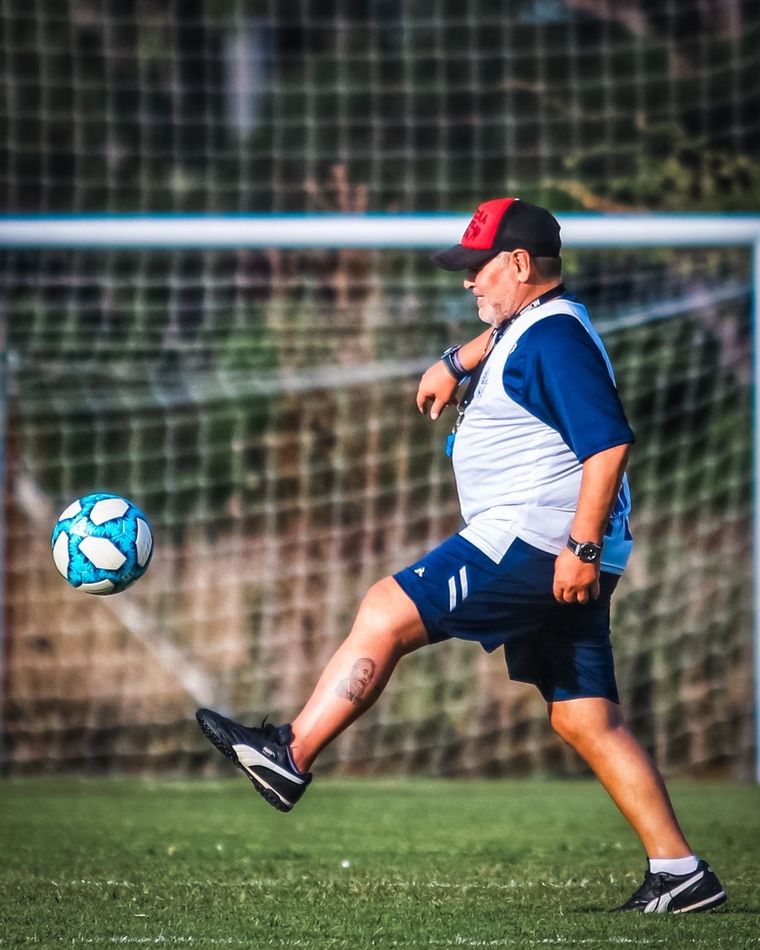 Maradona, la zurda más venerada. Foto: @gimnasiaoficial