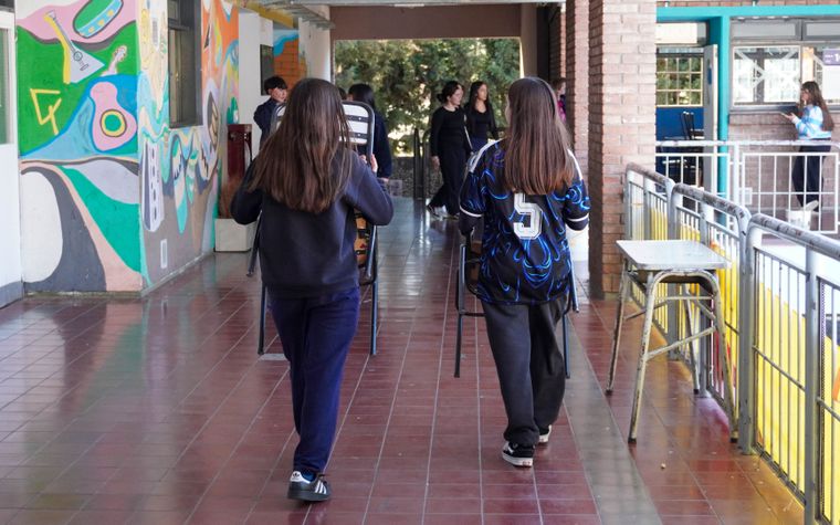 La brecha entre escuelas privadas y estatales se mantiene casi intacta en Matemática.