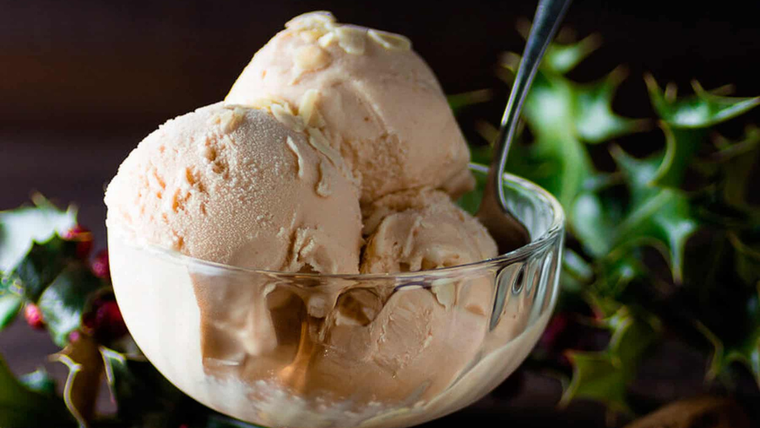 Existen versiones de esta receta con turrón duro o blando. Existen versiones de esta receta con turrón duro o blando.