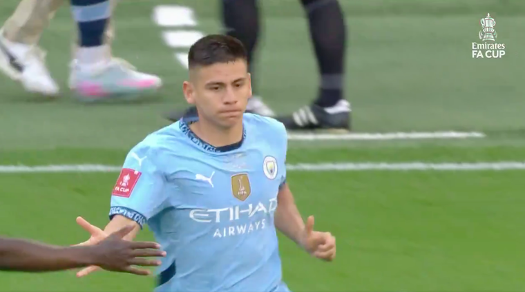 Momento memorable: debuta Echeverri en el City. Foto: Captura