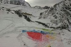 La pintada en la nieve. Foto: @RodrigoMestres La pintada en la nieve. Foto: @RodrigoMestres