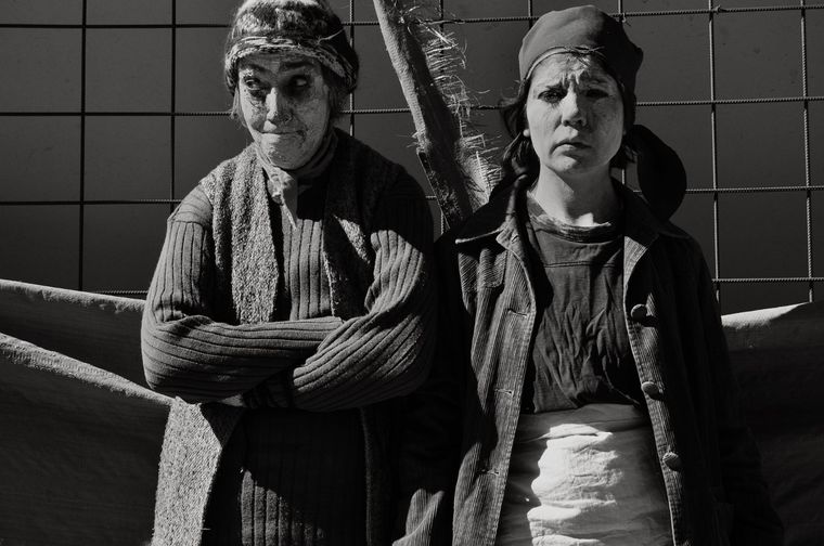 Laura Volpe y Paula San Martín protagonizan Los Idiotas. Foto: Gentileza Gobierno de Mendoza