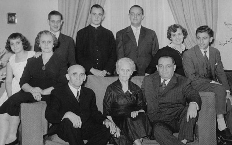 Ahora que descansa en paz, volvió a ser nuestro Jorge: el poco conocido vínculo del papa Francisco con su familia. Foto: BBC MUNDO.