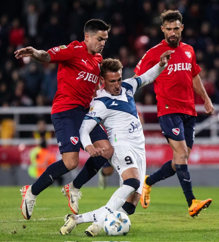 Vélez volverá a jugar con Independiente. Foto: NA
