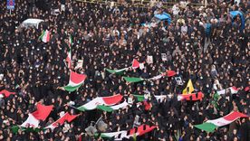 Protesta en Irán en el funeral de las víctimas de un ataque aéreo contra una escuela de niñas. Foto Efe Protesta en Irán en el funeral de las víctimas de un ataque aéreo contra una escuela de niñas. Foto Efe