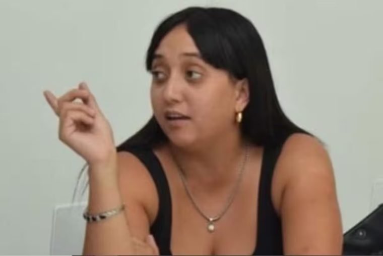 Luna Suyai Ortigoza, de 27 años, prófuga tras un allanamiento en su casa.