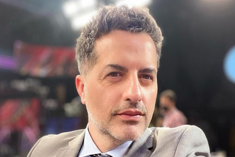 HAY MUCHAS DUDAS SOBRE EL FUTURO EN LA TELEVISIÓN DE ÁNGEL DE BRITO PERO AHORA APARECIÓ UNA NUEVA FOTO QUE CONFIRMARÍA EN QUE PANTALLA DESEMBOCARÁ EL CONDUCTOR.