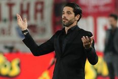 Gago perderá a una de sus figuras en Racing para la parte final del semestre. Gago perderá a una de sus figuras en Racing para la parte final del semestre.
