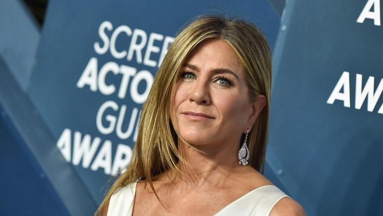 Foto: https://www.lavanguardia.com/de-moda/20220615/8341275/jennifer-aniston-enfunda-vestido-monica-friends-veinte-anos.html