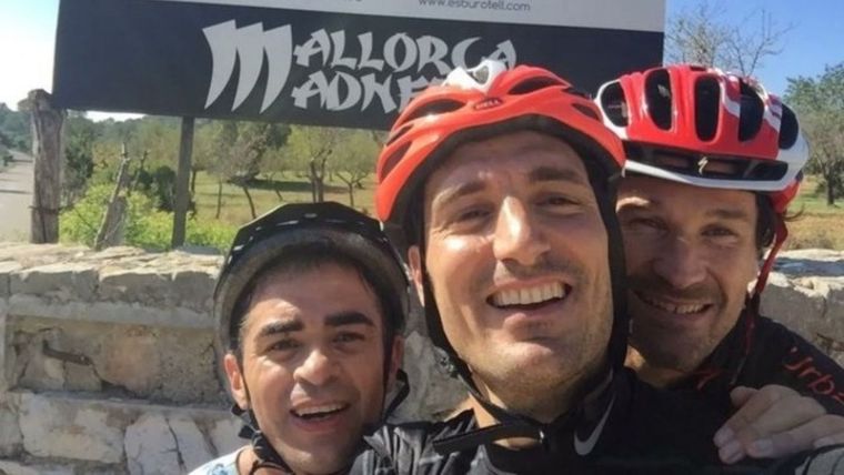 Scaloni con Ariel Ibagaza y Carlos Moyá. Foto: Redes Sociales