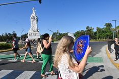 Las autoridades recomiendan a los porteños beber agua y evitar salir en horarios de mayor temperatura Foto: Télam