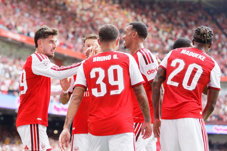 Arsenal goleó al Manchester City y conquistó la Community Shield.