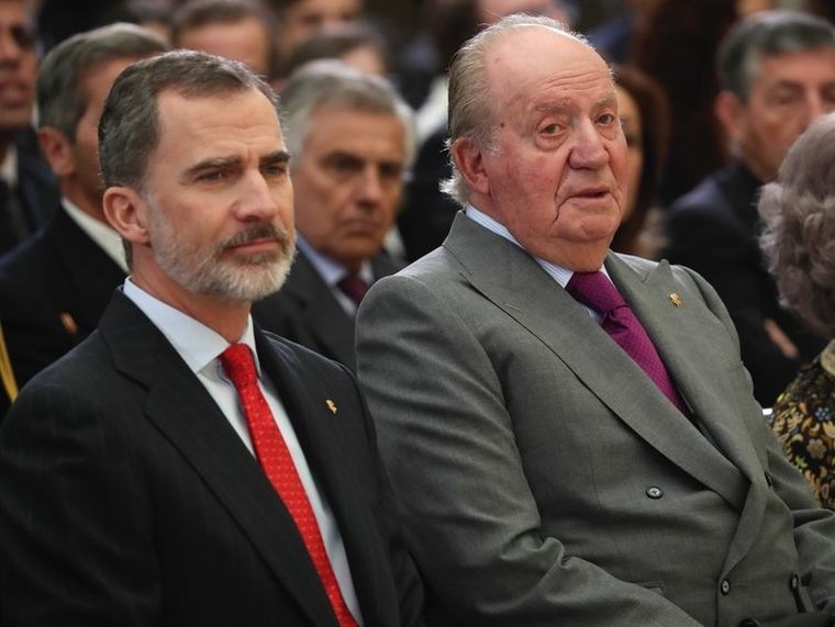 Felipe VI y su padre, en crisis.