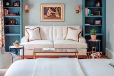 Hacer un dormitorio para invitados con sillones para que sea una mini sala de estar. Foto: Mark Bolton Photography