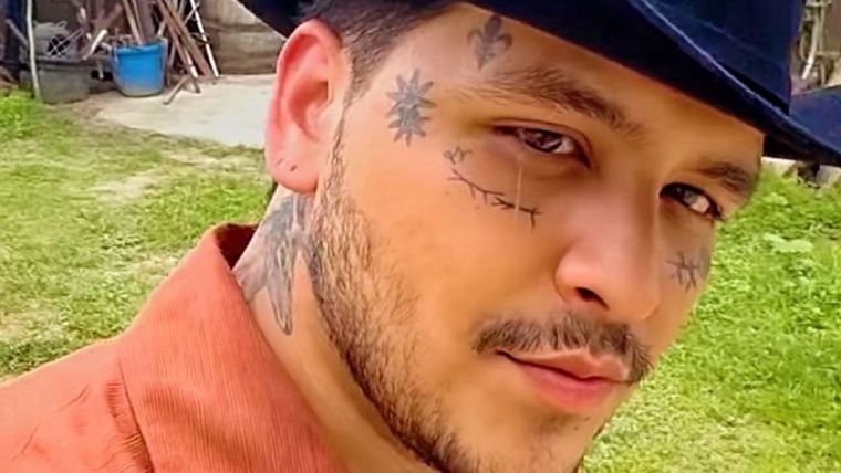 CHRISTIAN NODAL EL CANTANTE DE REGIONAL MEXICANO EMPEZÓ A TATUARSE HACE AÑOS. Foto: INSTAGRAM @NODAL