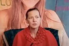 Amy Carlson, de 45 años, era la líder espiritual de un grupo religioso en Estados Unidos conocido como Love Has Won. Foto: YOUTUBE/LOVE HAS WON