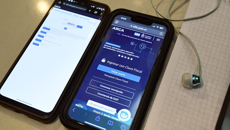 Frente a la creciente cantidad de estafas digitales, ARCA reitera la importancia de la prevención y el uso de canales seguros para trámites y consultas. Foto: MDZ