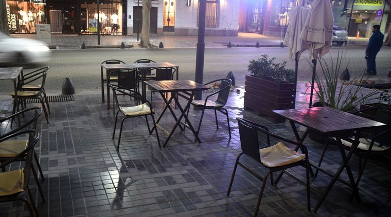 Restaurantes, entre los rubros que recomiendan no invertir: en Estados Unidos, el 70% cierra luego de cinco años. Foto: ALF PONCE MERCADO / MDZ