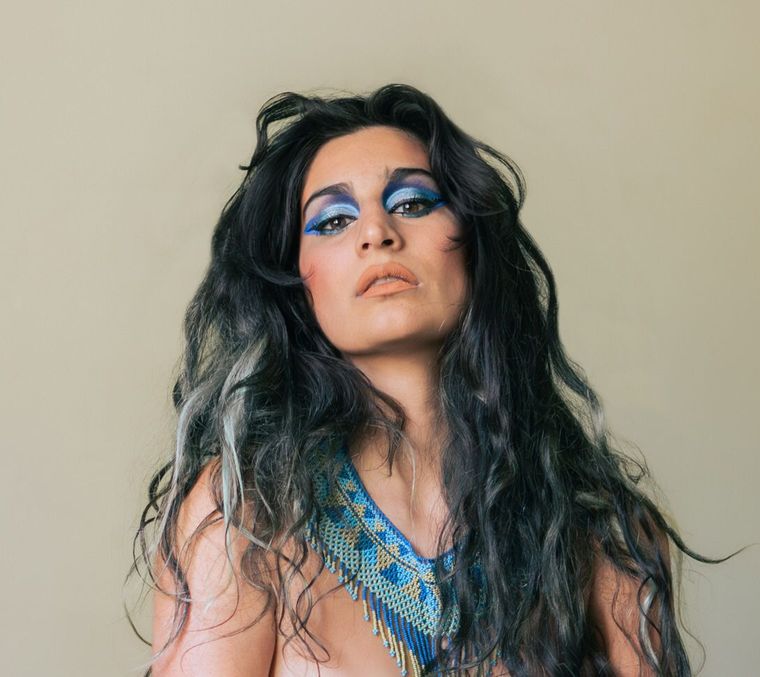 Magenta Magnelli es autora integral de Geoda; Recapitulaciones de la adolescencia; y Hola, soy Magenta. Magenta Magnelli es autora integral de Geoda; Recapitulaciones de la adolescencia; y Hola, soy Magenta.