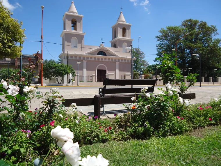 Santa Rosa de Calchines es un pueblo de Santa Fe rodeado por brazos del Paraná, bañados y paisajes de islas.