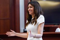 CAMILLE VASQUEZ FUE RELACIONADA SENTIMENTALMENTE CON JOHNNY DEPP. SIN EMBARGO, ESOS RUMORES QUEDARON EN EL OLVIDO CUANDO SE CONOCIÓ QUE ESTÁ EN PAREJA.