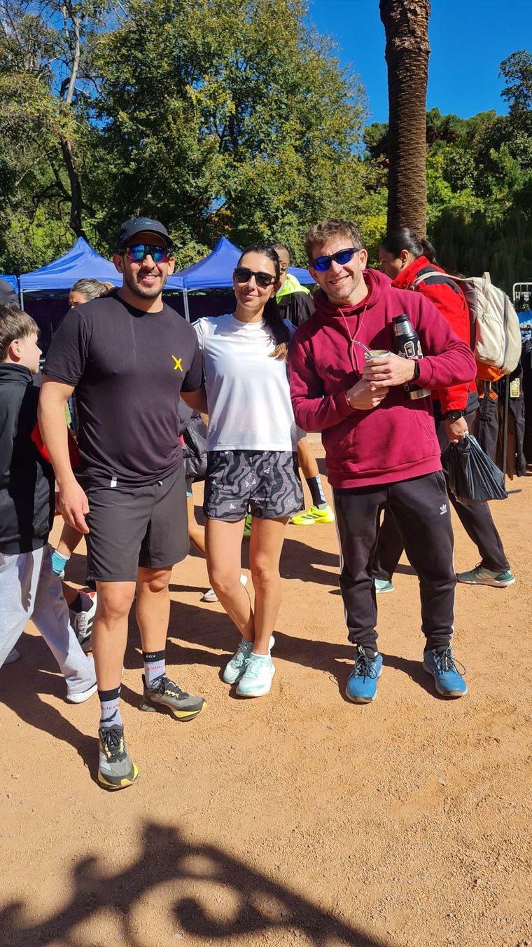 Alejandro, Eliana y Alexis, un grupo de amigos maratonistas. Alejandro, Eliana y Alexis, un grupo de amigos maratonistas.