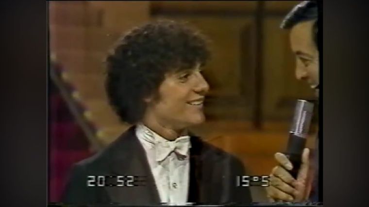 En Sonrisas Once, conducido por Quique Dapiaggi, se presentó como Ray Francas. En Sonrisas Once, conducido por Quique Dapiaggi, se presentó como Ray Francas.