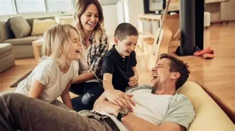 La familia cumple una función crítica alimentar el pensamiento crítico. La familia cumple una función crítica alimentar el pensamiento crítico.