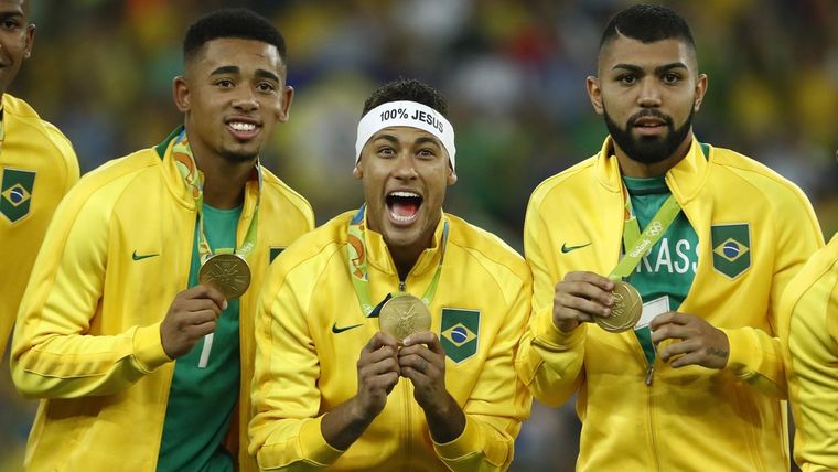 Gabriel Jesús, Neymar y Gabigol con la medalla de oro de Río 2016.