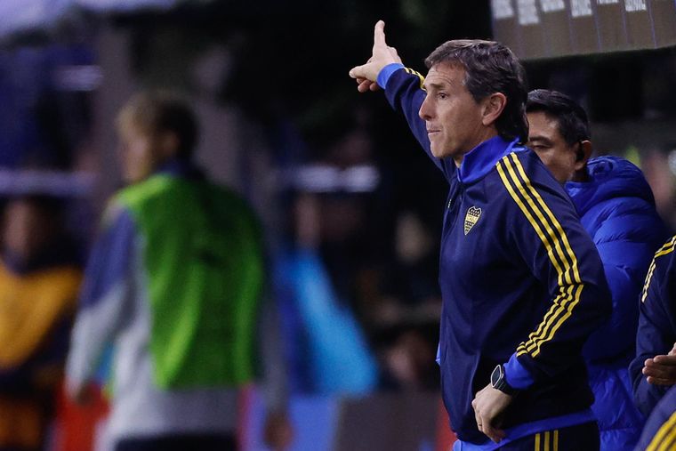 Claudio Úbeda fue consultado por su continuidad luego del papelón de Boca en la Libertadores.