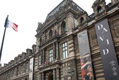 París bajo alerta tras el increíble robo al Museo del Louvre. París bajo alerta tras el increíble robo al Museo del Louvre.