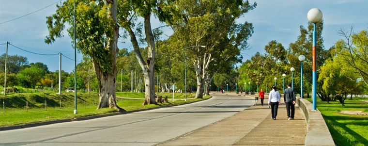 Este pueblo entrerriano ofrece vistas únicas al río Paraná desde sus colinas.