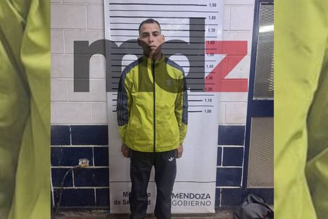 El sospechoso que fue detenido con una moto robada tras una persecución en Las Heras. El sospechoso que fue detenido con una moto robada tras una persecución en Las Heras.