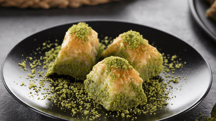 Muchas versiones de esta receta usan frutos secos premium. Muchas versiones de esta receta usan frutos secos premium.