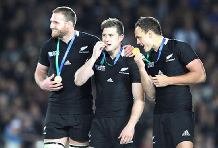 Read, Jane y Dagg, felices, con sus medallas. Foto: EFE