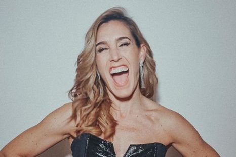 Soledad Pastorutti lució un vestido elegante y sensual en el cumpleaños de 15 de Antonia. Foto: Instagram