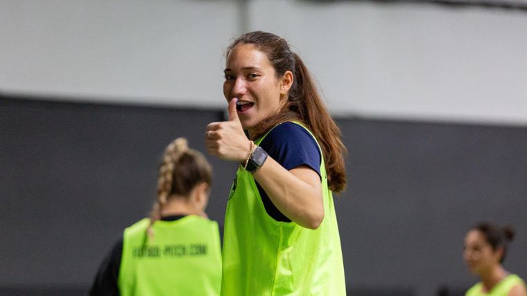 Claudia Rodríguez llegó a ser capitana del equipo de fútbol femenino de su universidad.