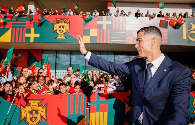 Cristiano Ronaldo El portugués despidió a sus compatriotas antes de partir hacia Qatar.